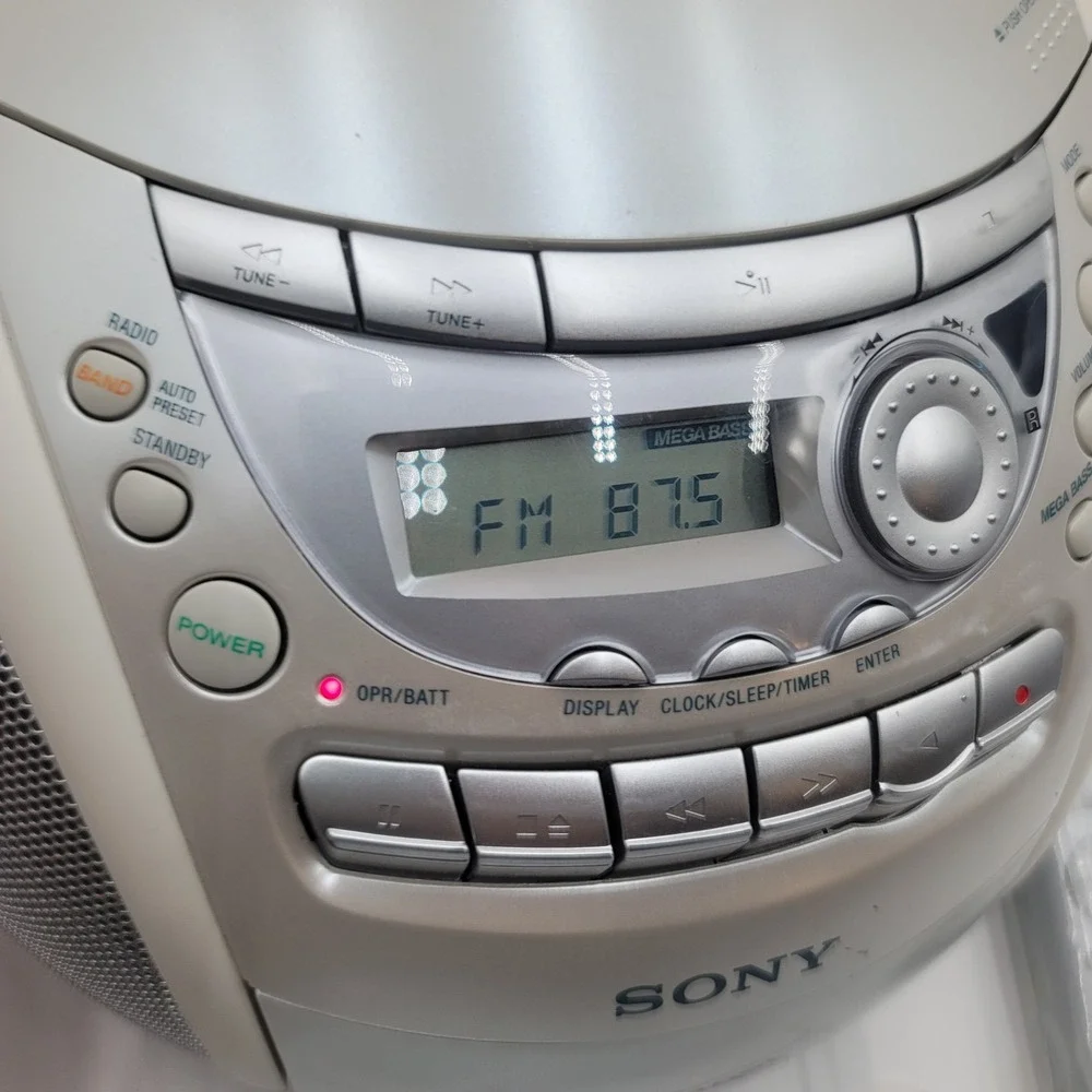 Sony CFD-E90 CD Radio Cassette Player Boombox Silver 0White with Remote Manual